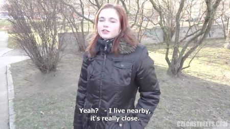 Муж Трахает Жену Стоя И Вылизывает Свою Сперму