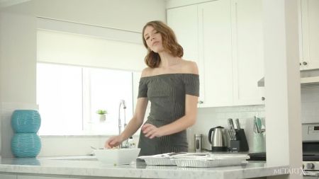 Женщины Сосут Грудь С Молоком У Женщины Бесплатно