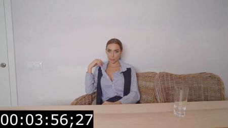 Две Сексуальные Милашки Отправляют Женатому Другу Возбуждающие Видео Чтобы Он Трахнул Их